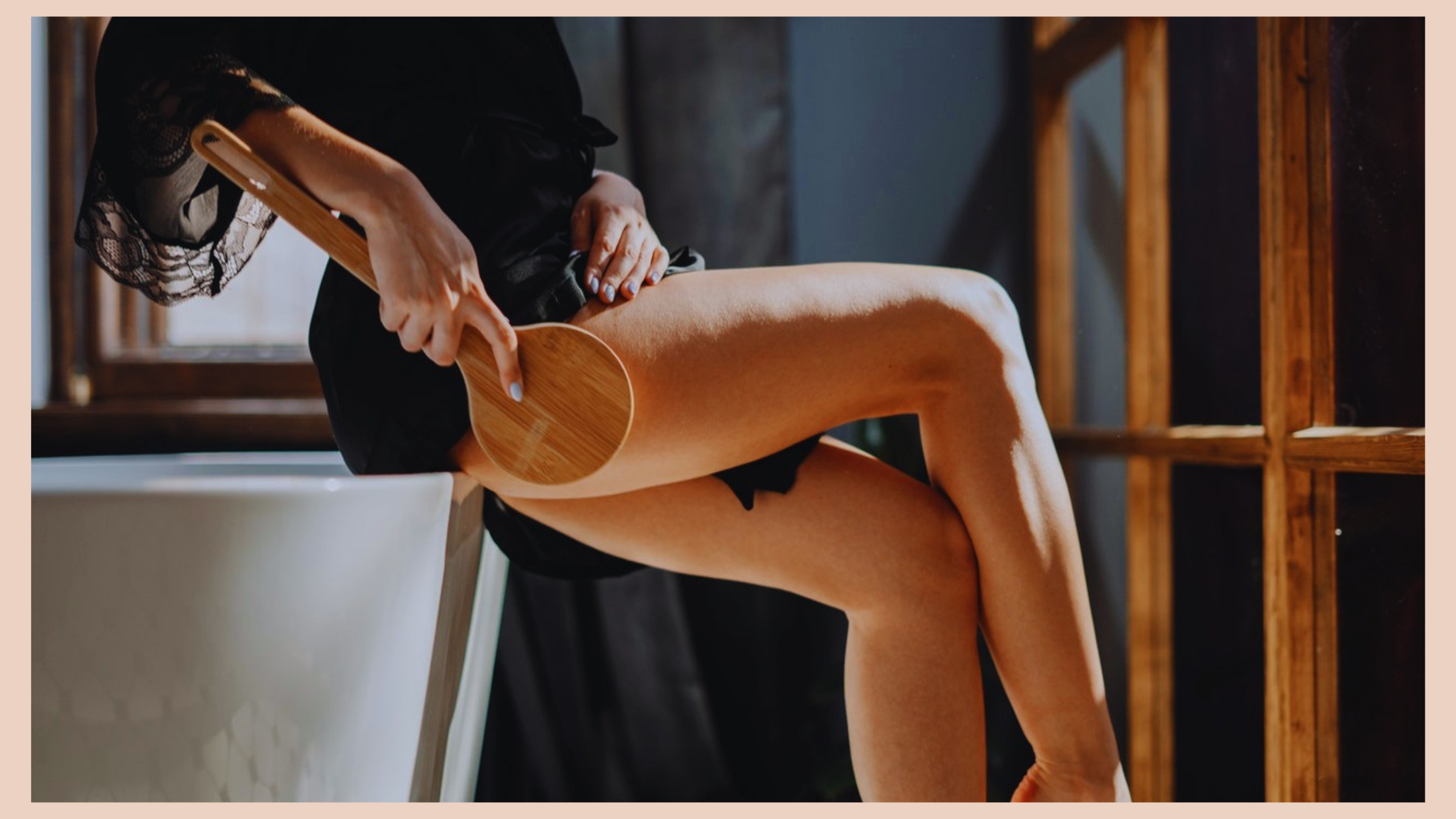 women massaging her leg to remove cellulites